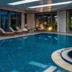 Best Electric Pool Heat Pump with Chiller for Indoor Pools – Key Features to Look For Electric pool heat pump need in indoor pool