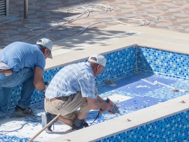 Swimming pool repair service